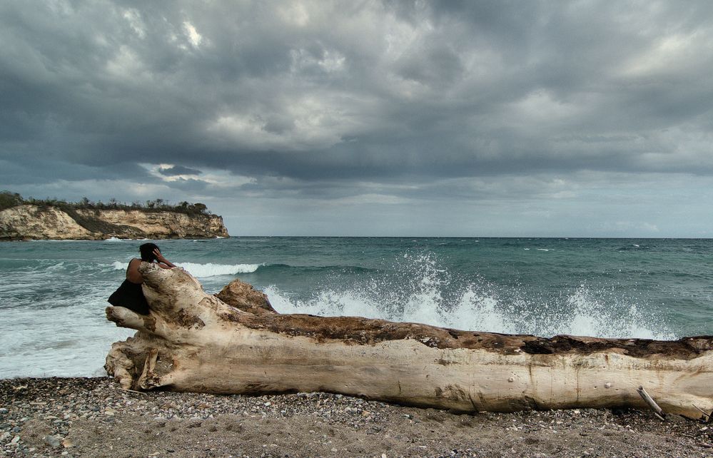 Esperando la ola by Ronaldo Pichardo 