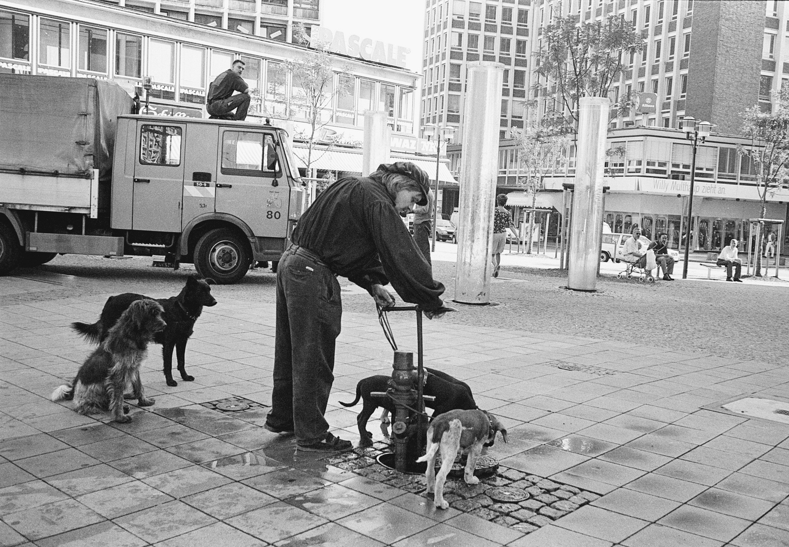 Essen 1995, vor dem Hauptbahnhof