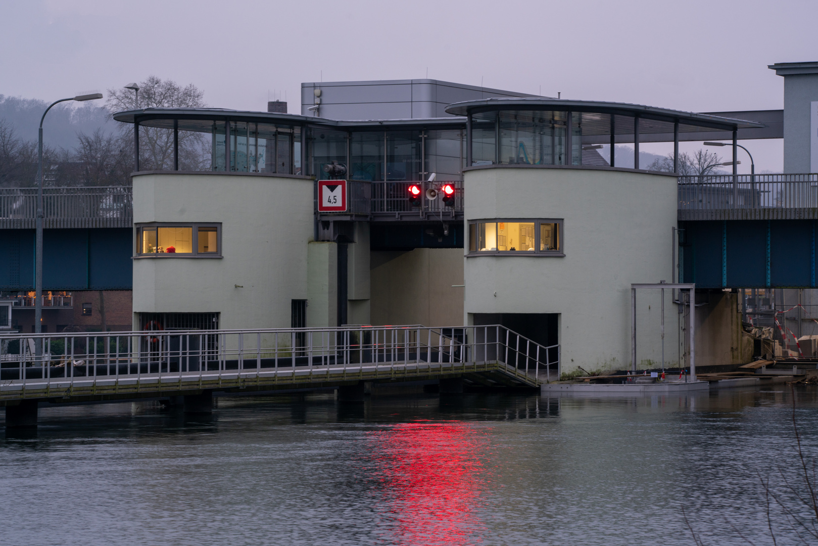 Essen: Bauhaus-Schleusenwehr am Baldeney-See