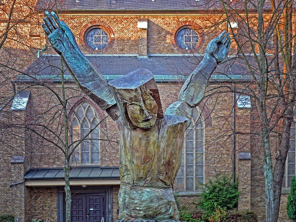 Essen-Borbeck / Christus-Statue Kruzifix II