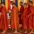 Essen Fassen im buddhistischen Kloster Siem Reap Kambodscha