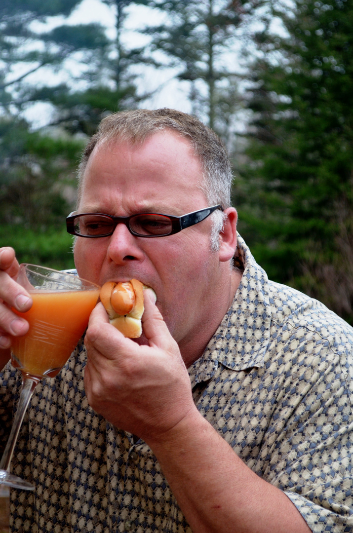 Essen und trinken zur gleichen Zeit