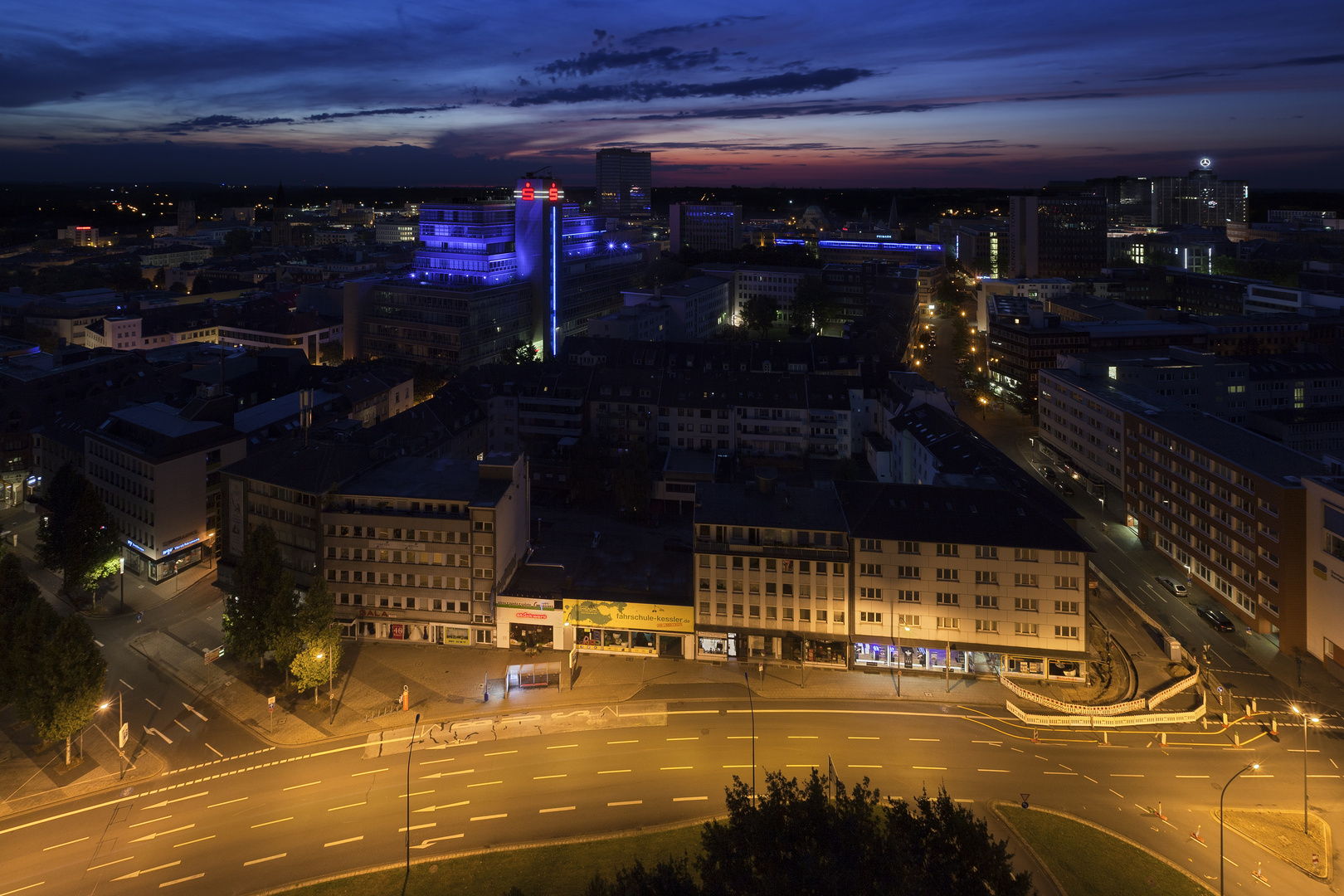 Essen von oben IV - Sparkasse Essen und Häuserfront am Limbecker Platz