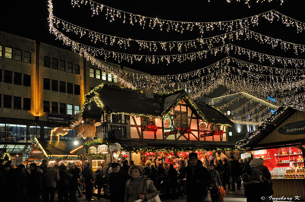 Essen - Weihnachtsmarkt - Was fürs Auge und den Magen zeigt diese Bude