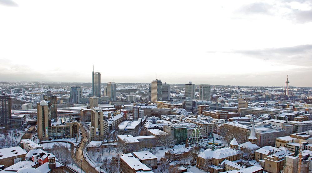 Essener Skyline nach dem Wintereinbruch