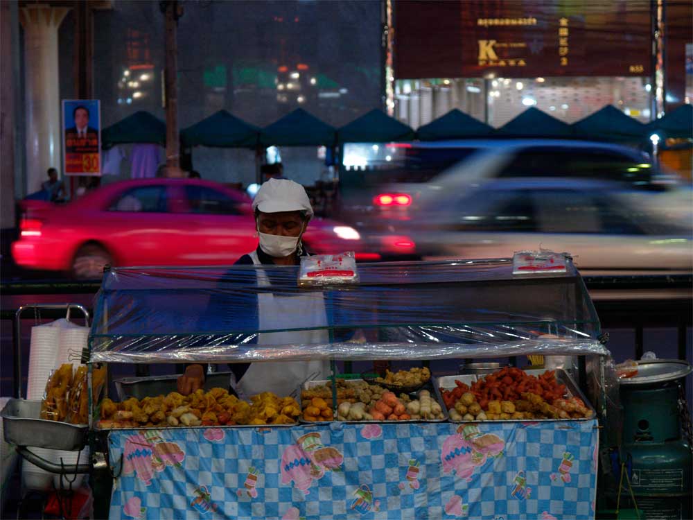 Essenstand an der Straße in Bangkok