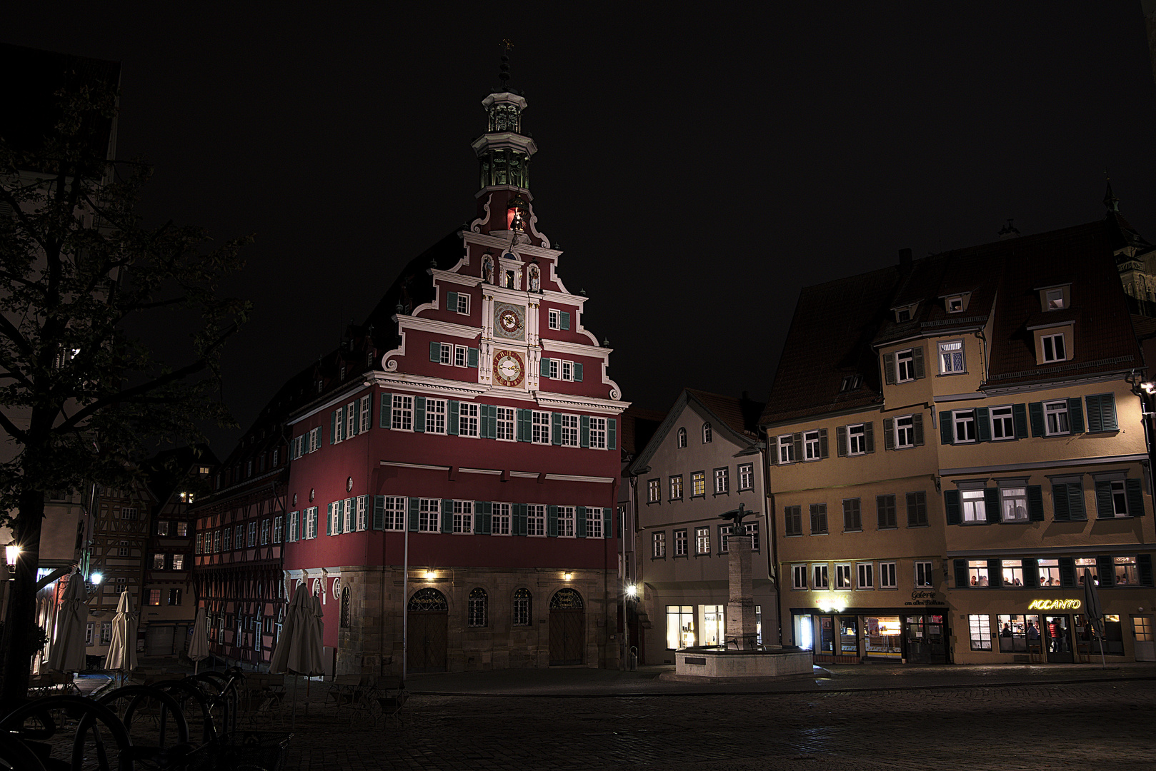 Esslinger Rathausplatz am späten Abend