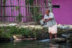 Est-il veuf pour faire lui-même son lavage du linge ?