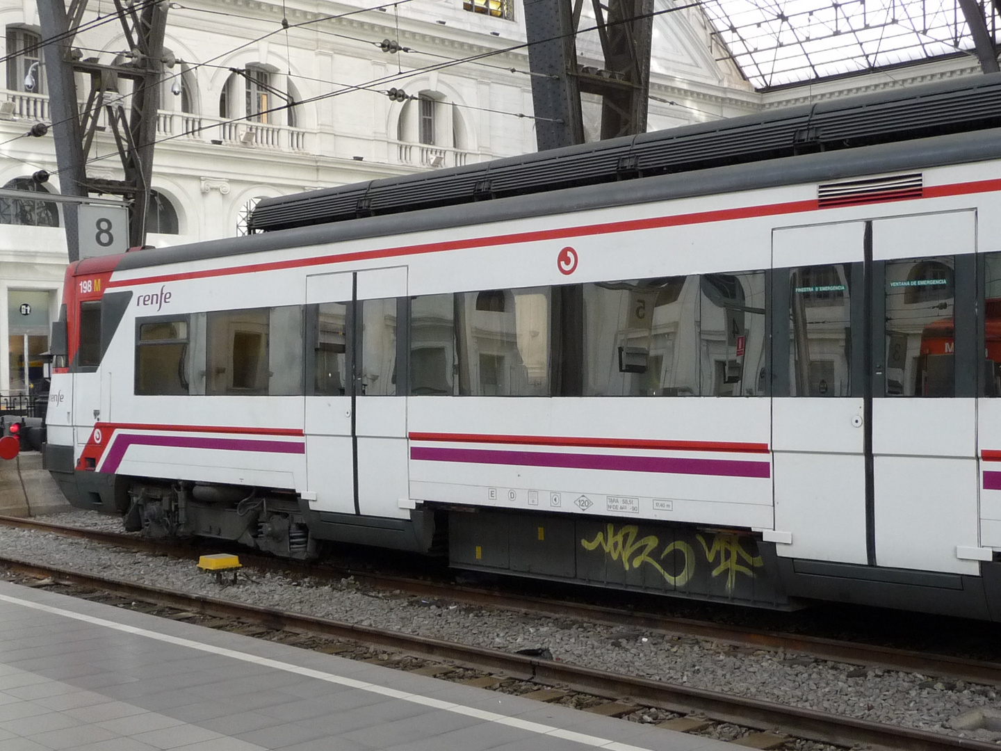 Estaciòn de Francia. Tren de cercanias. Barcelona. Noviembre del 2009.