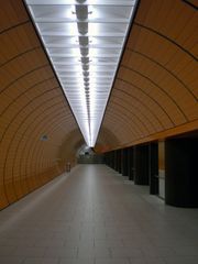 Estación de Metro desierta – ‘9‘