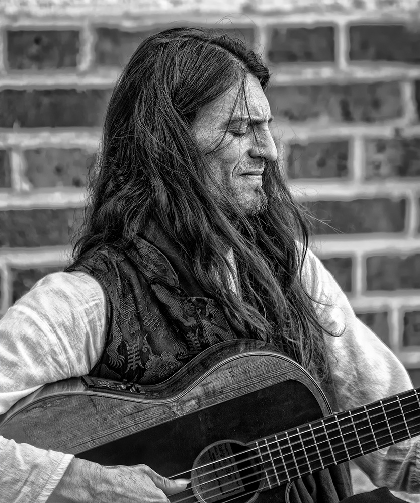 Estas Tonne