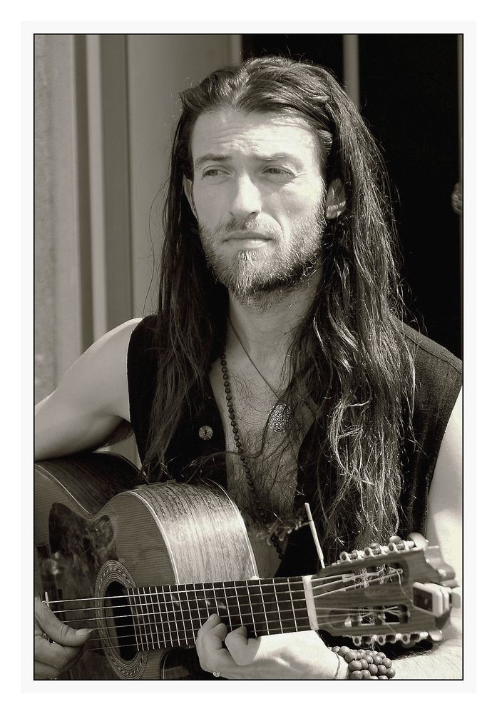 Estas Tonne