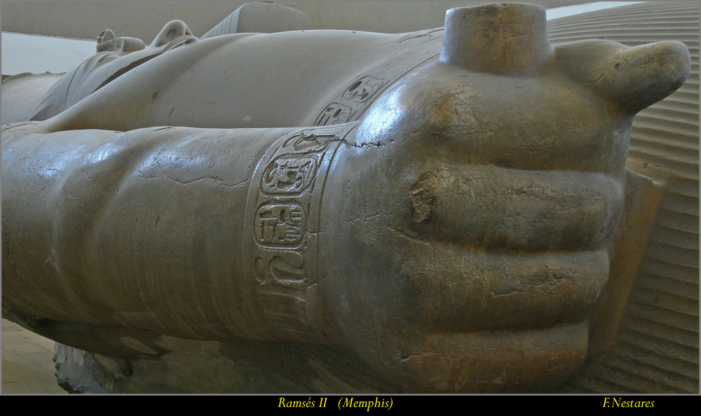 estatua de Ramsés II (Menfis)