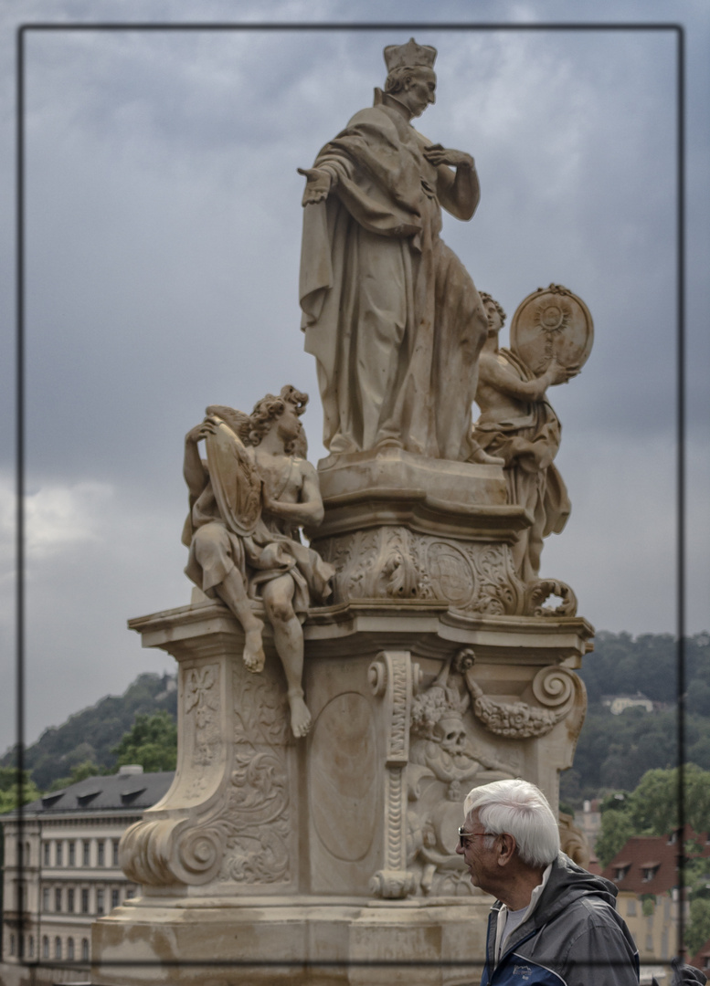 Estatua de San Francisco de Borja en el Puente Carlos