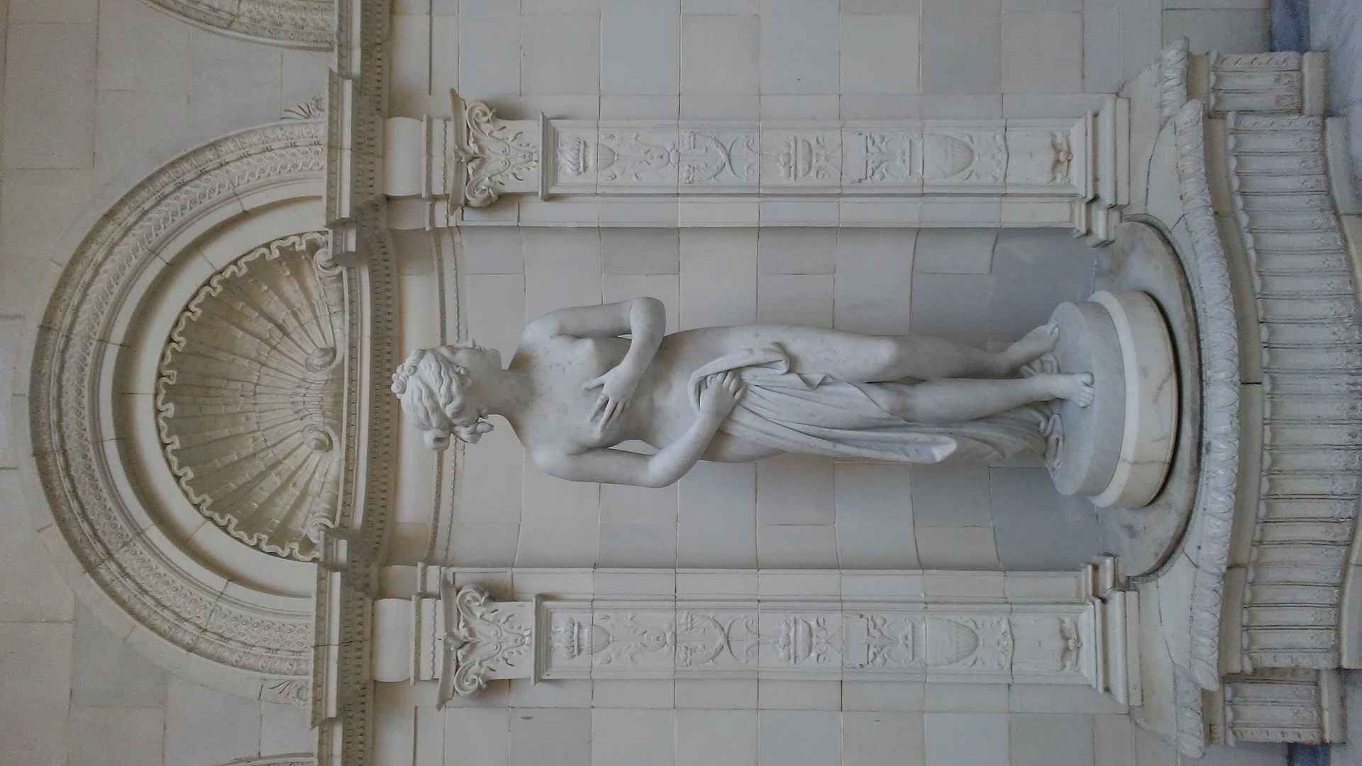 Estatua interior Alianza Francesa de la Habana