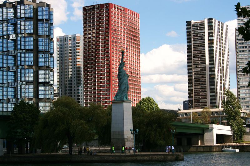 estatua libertad paris