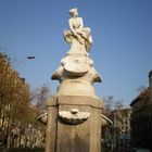 Estatua sobre fuente