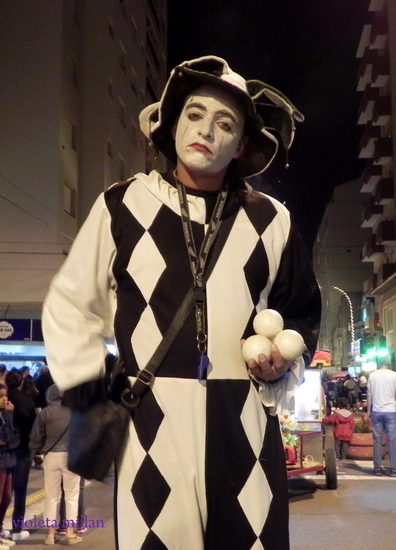 estatua viviente,peatonal de necochea