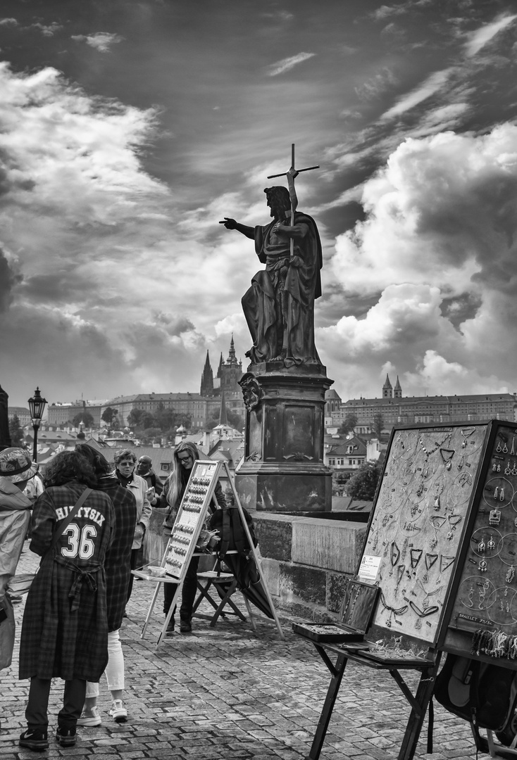 Estatuas religiosas en el Puente Carlos IV