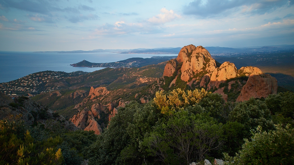 Esterel-Gebirge ca. eine halbe Stunde nach Sonnenaufgang...