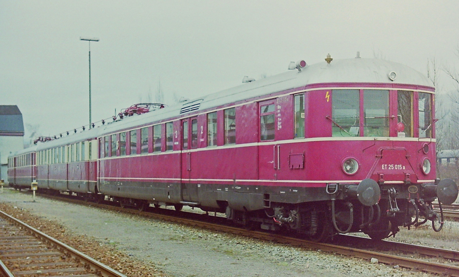 ET 25 015 im Bw Haltingen