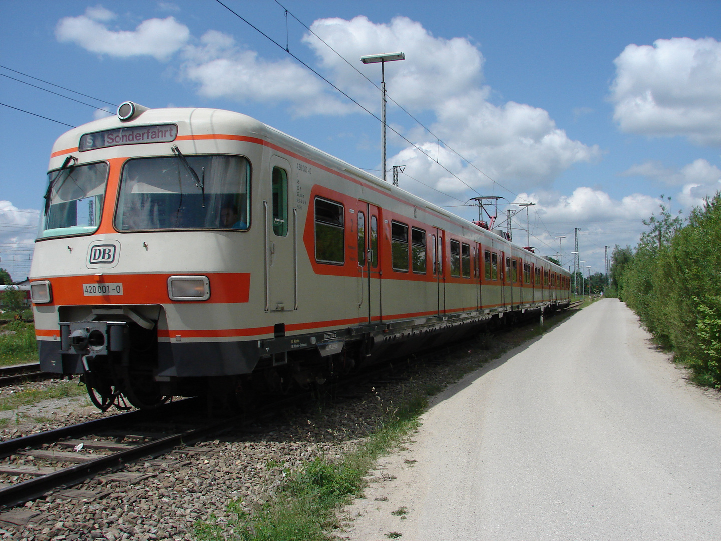 ET 420 001 im Bbf München Pasing 2008