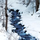 Et au milieu coule un ruisseau