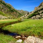 Et au milieu ,coule une rivière.... 