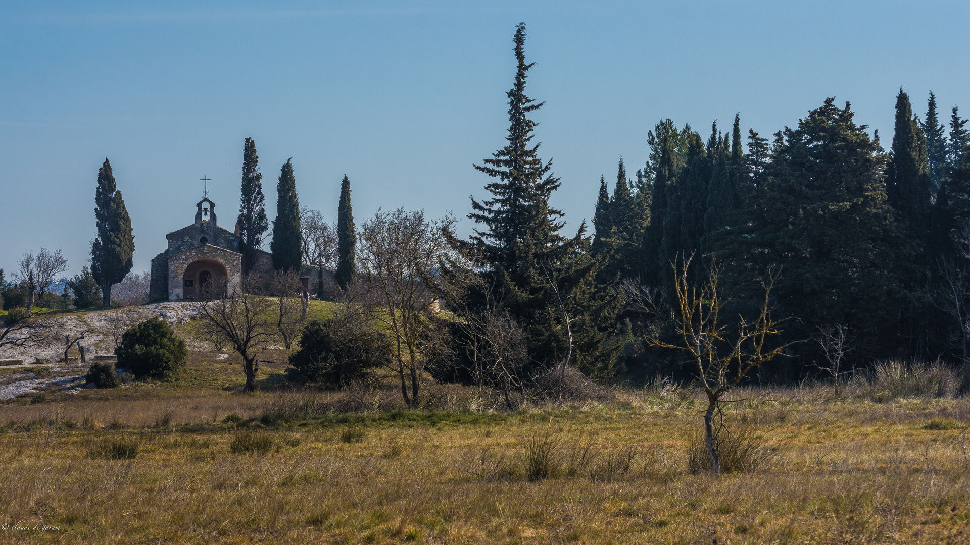 Et soudain au bout du chemin : St.Sixte, c'est çà la Provence.