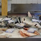 Etal de poissons au marché d’Olhos de Agua