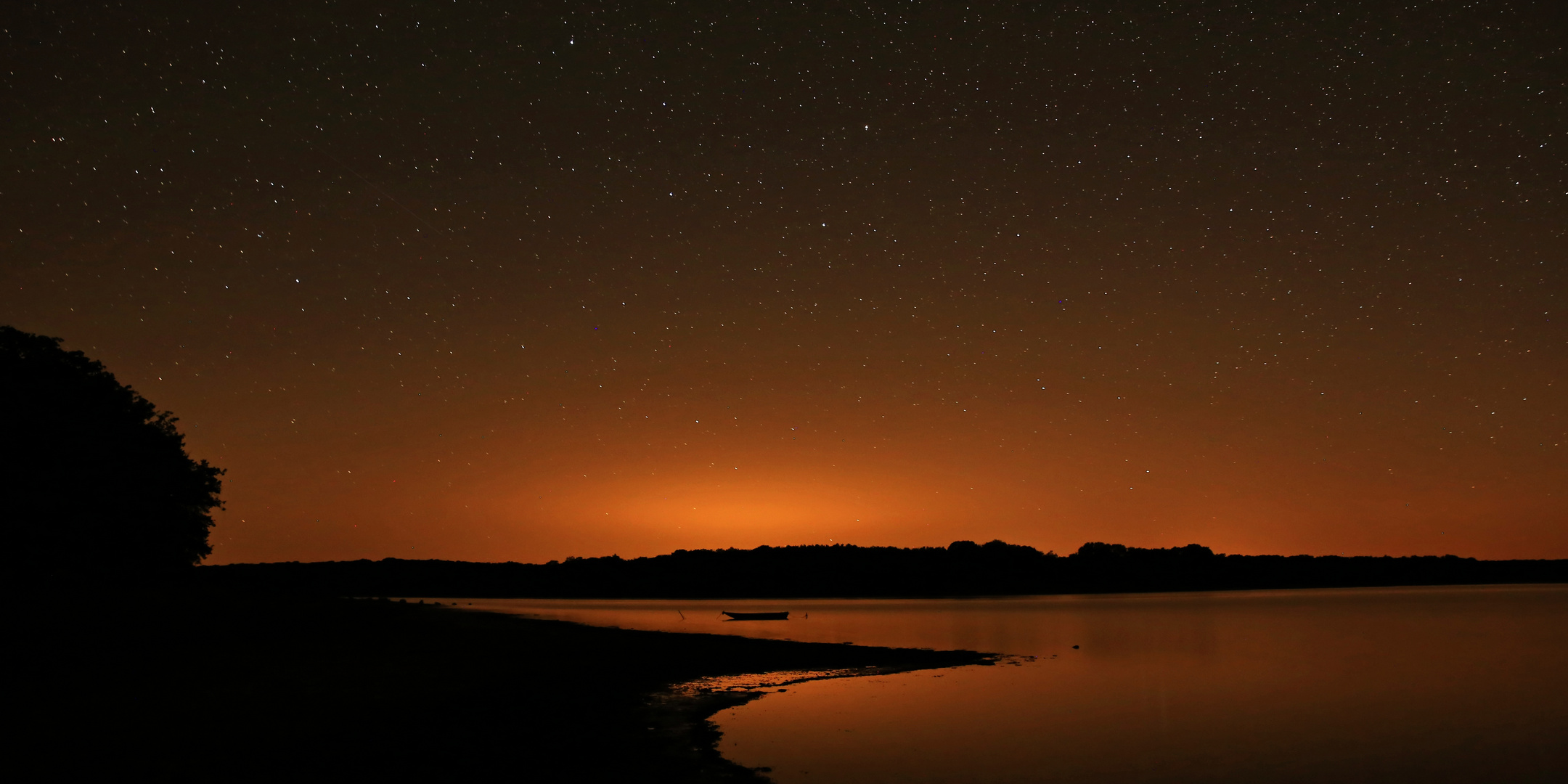 Etang de Vaux, minuit passé.....ciel étoilé.