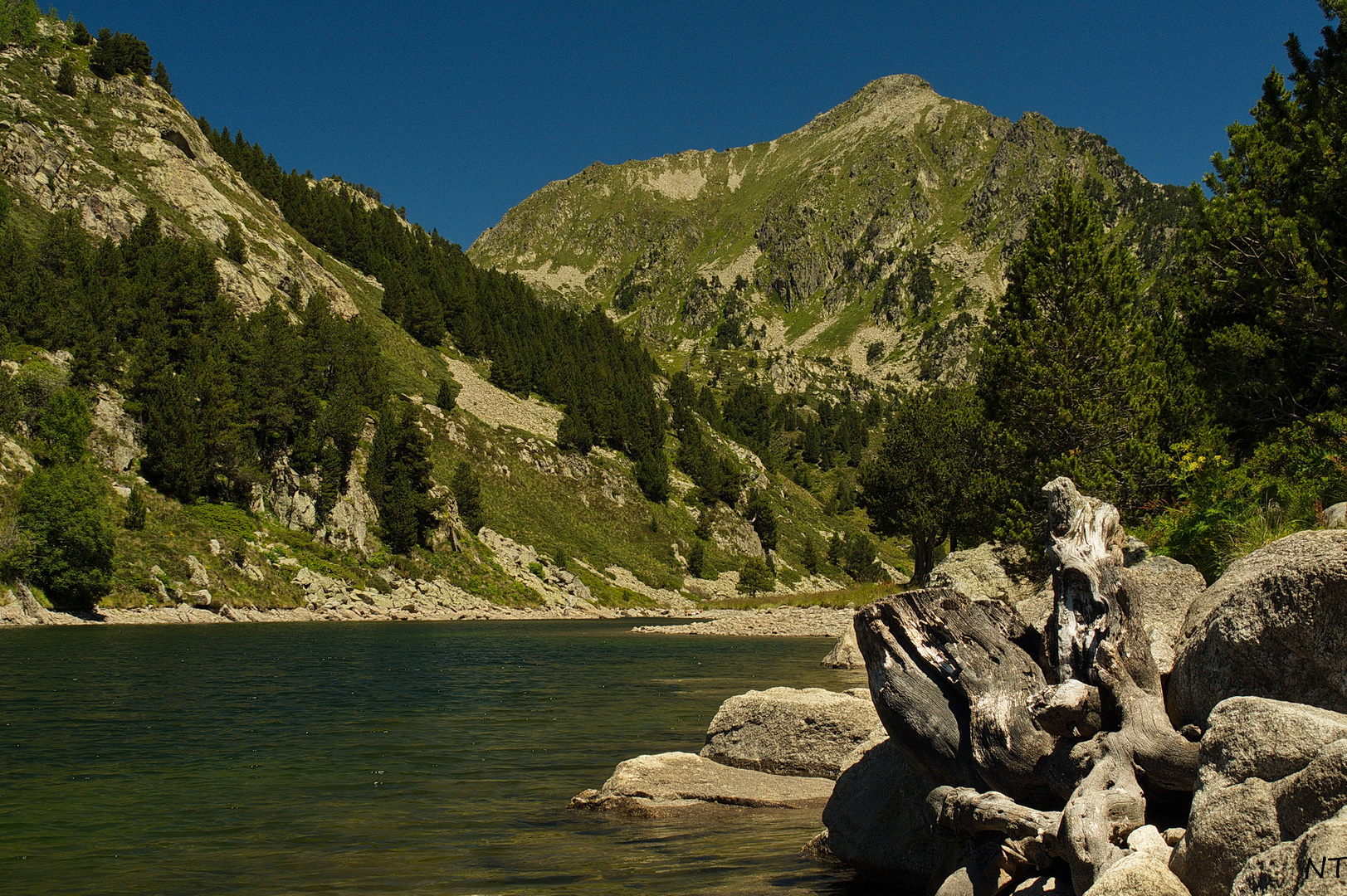 Etang des Bésines (Ariège).