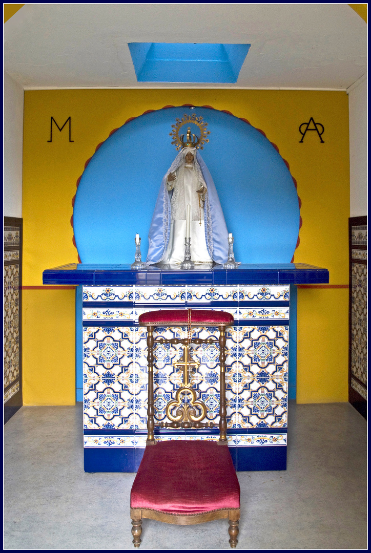 Etape dacquoise 14 - L’intérieur de la chapelle des Toreros et la Vierge de Macarena.