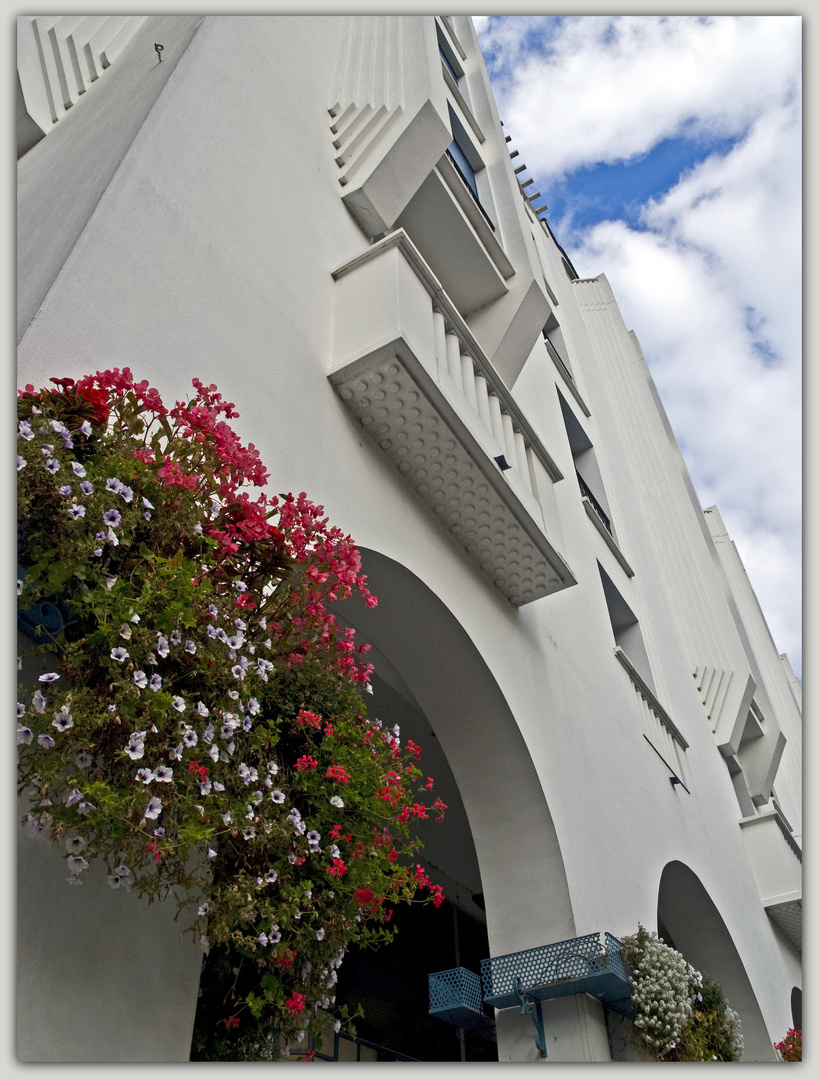 Etape dacquoise 18 - Un détail de la façade de l’Hôtel Splendid