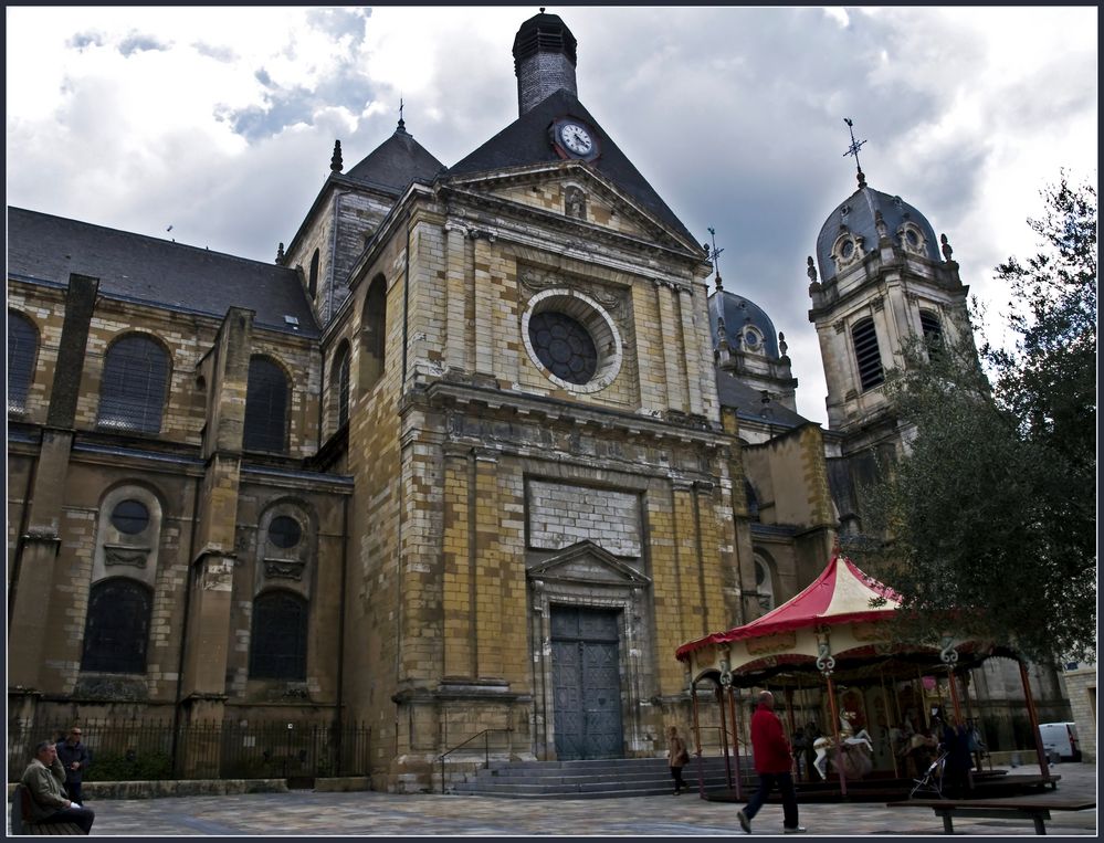 Etape dacquoise 26 - Place de la Cathédrale Notre-Dame.
