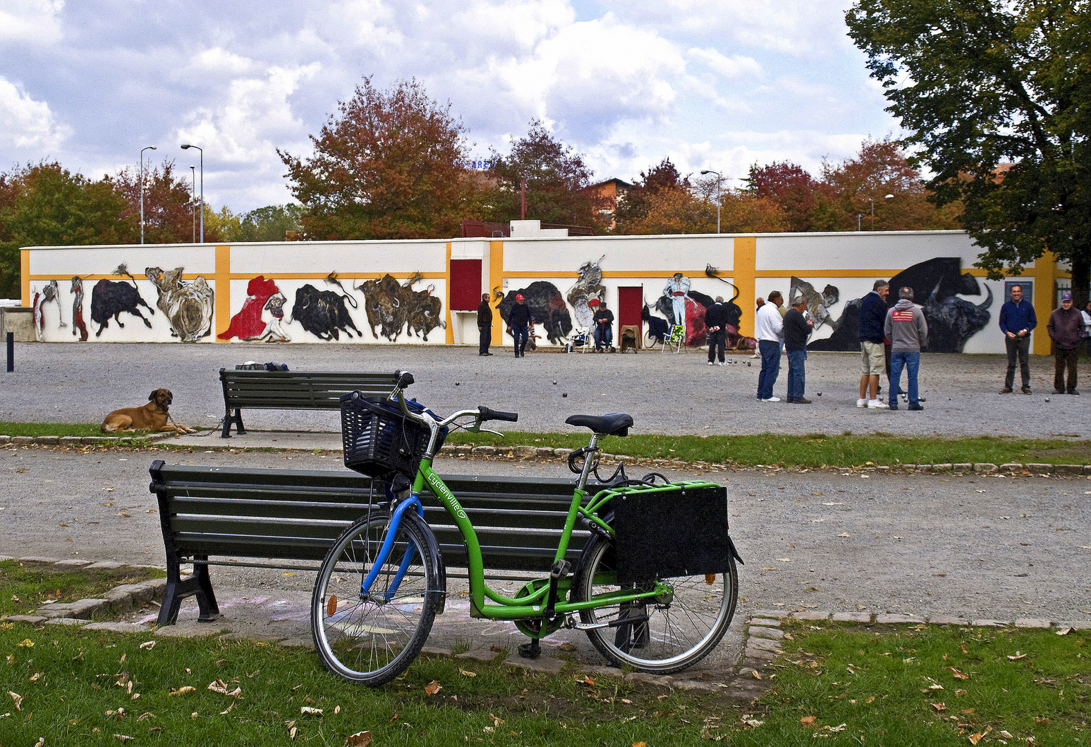 Etape dacquoise 9 - Loisirs et détente devant la fresque de Lydie Arickx près des Arènes