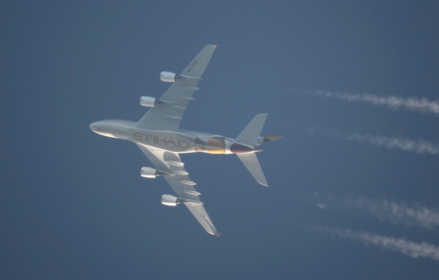 Etihad Airways Airbus A380 am 30.9.2015 im Teleskop