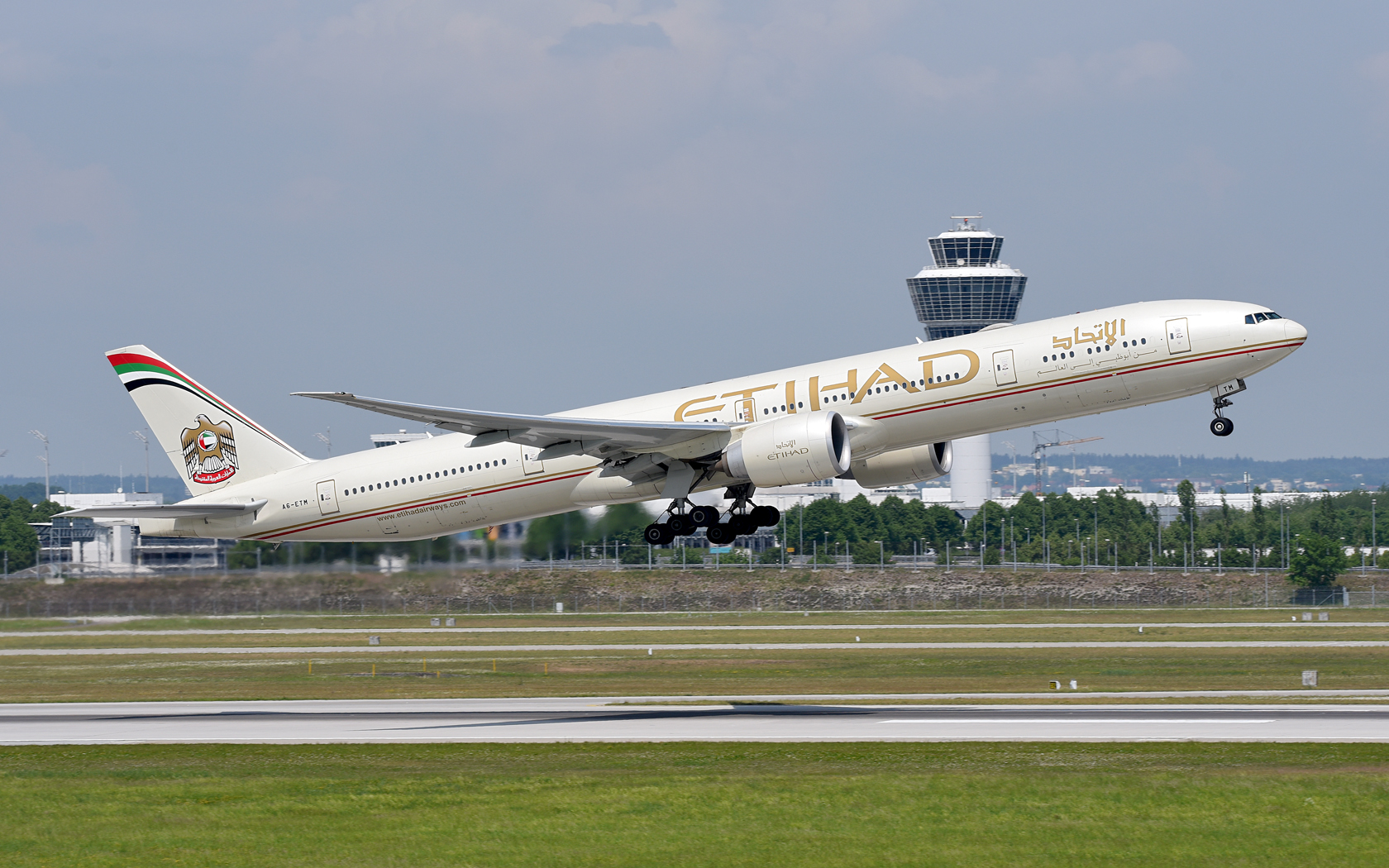 Etihad Airways Boeing 777-300ER A6-ETM 