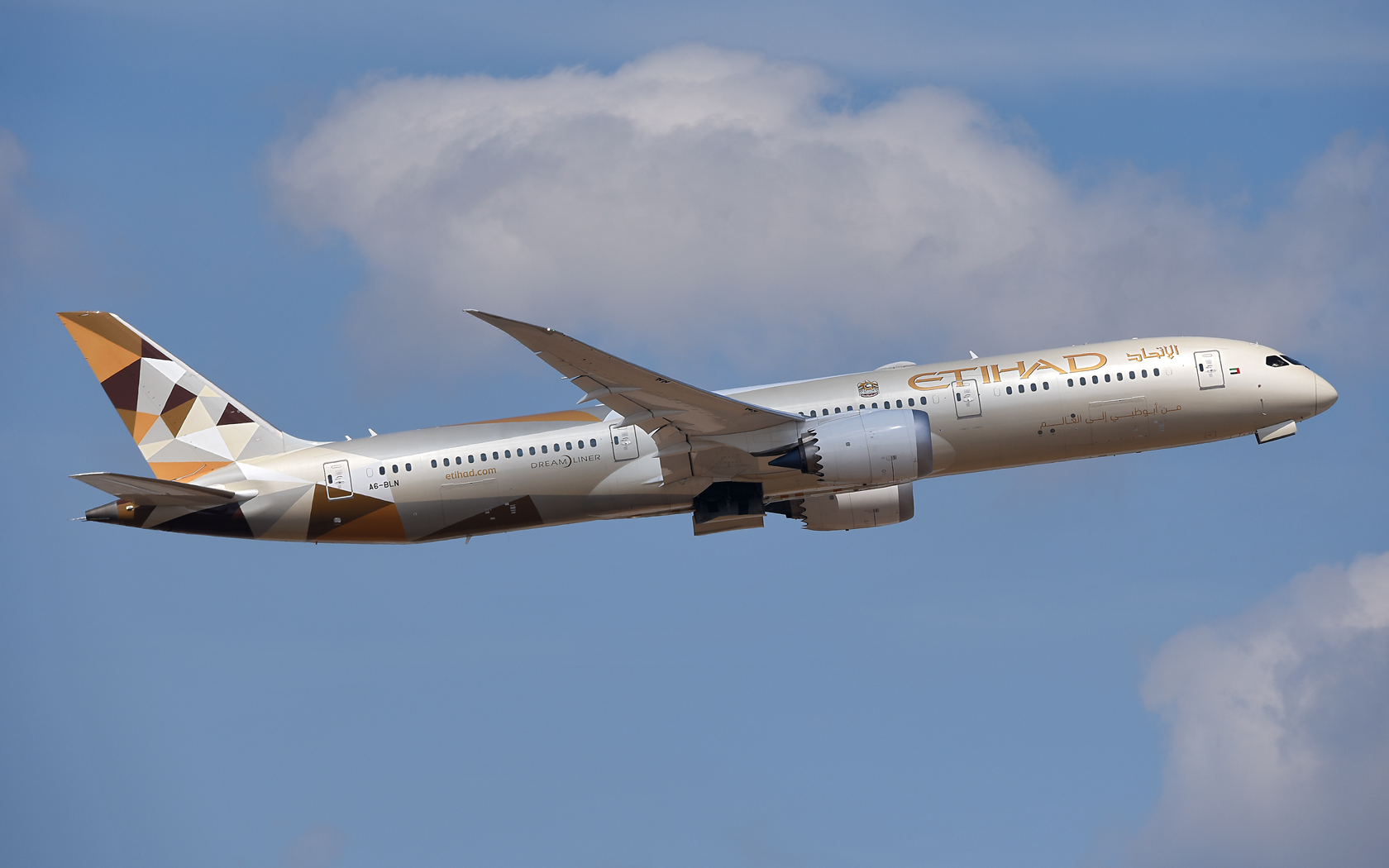 Etihad Airways Boeing 787-9 Dreamliner A6-BLN 