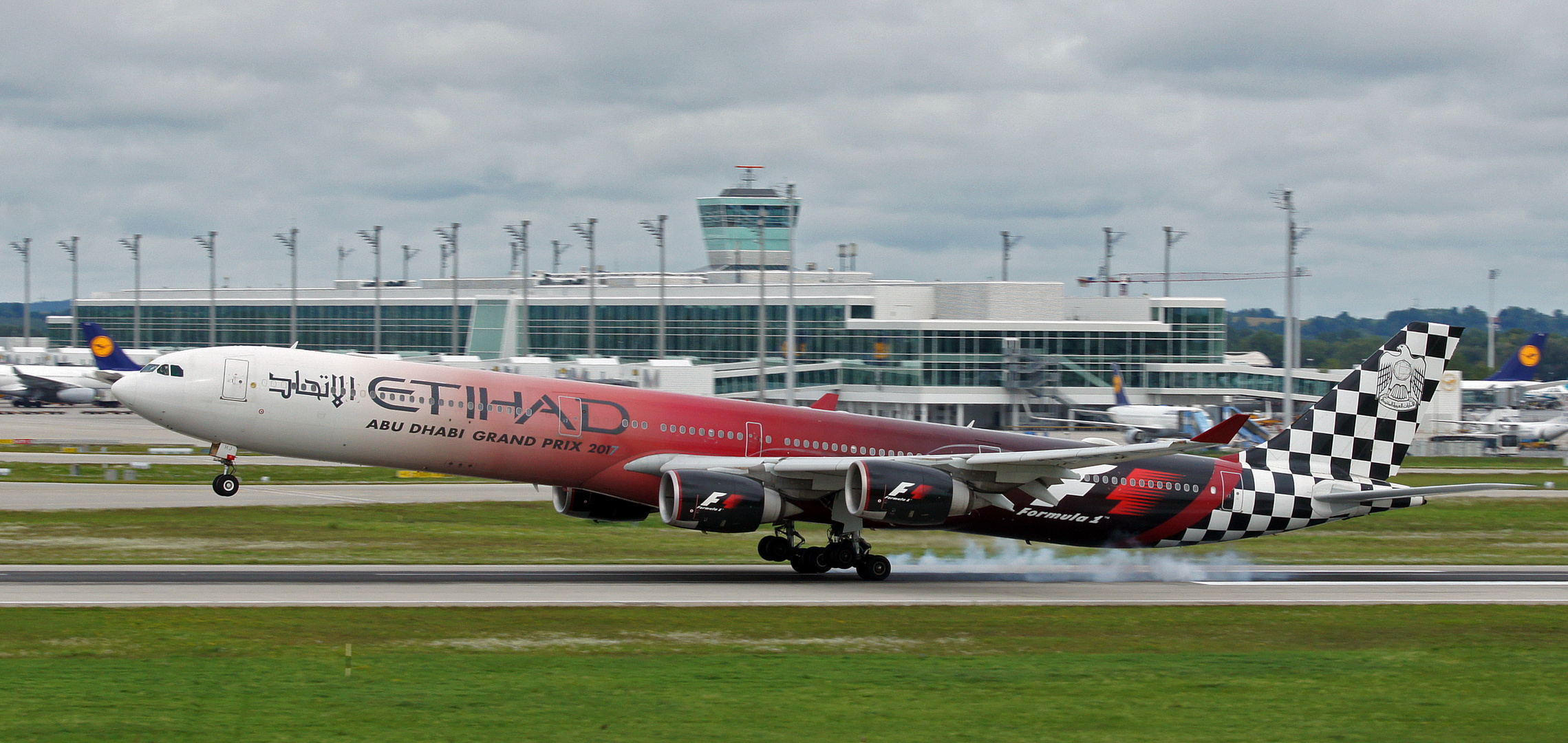 For this season the rebranded silverstone team has changed from the pink bwt livery it had run a variant of since 2017 in its force india and racing point days. Formula 1 Livery . ETIHAD AIRWAYS / Formula 1 Livery Foto & Bild | luftfahrt ...