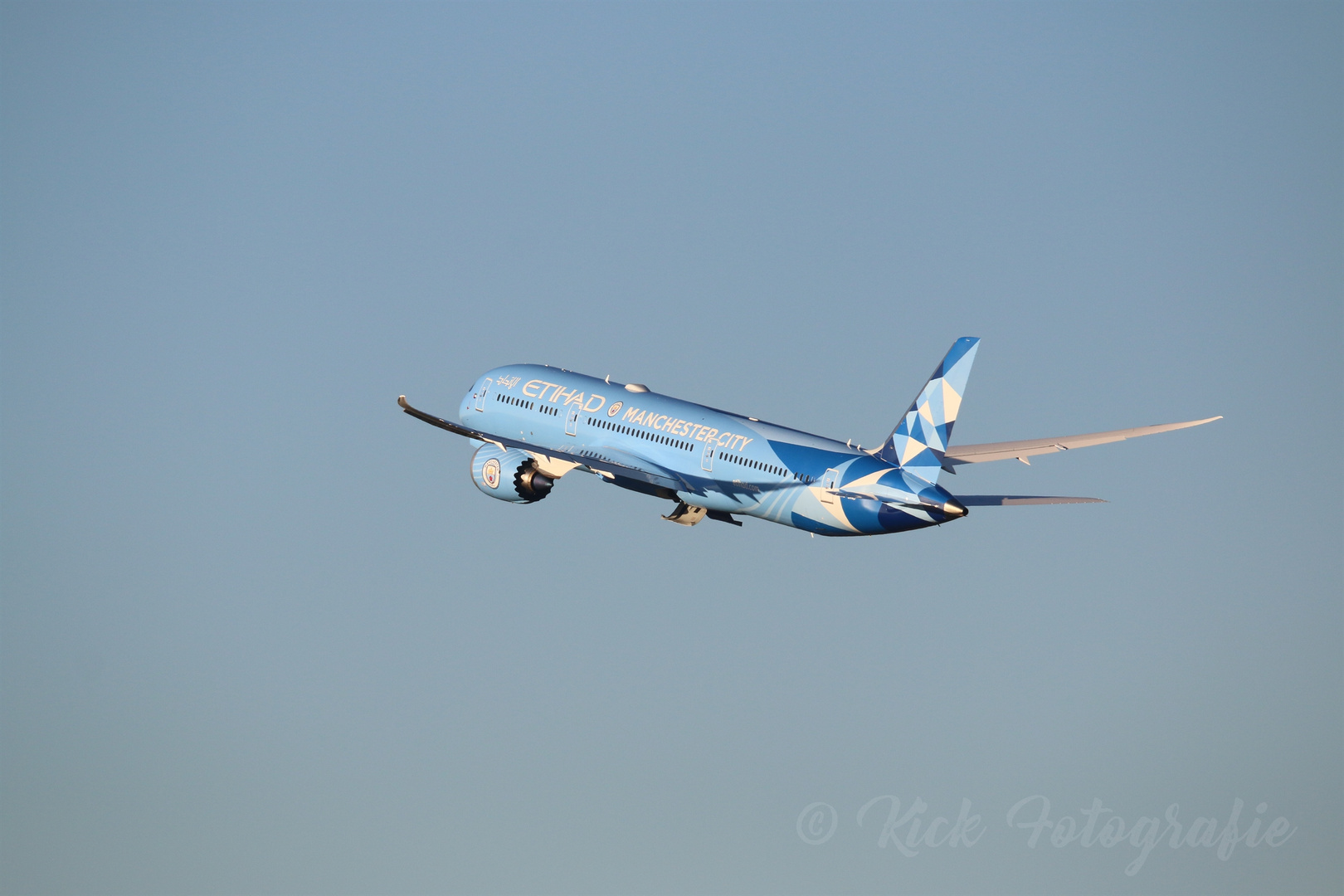 Etihad Boeing 787 "Manchester City" Livery Reg.: A6-BND