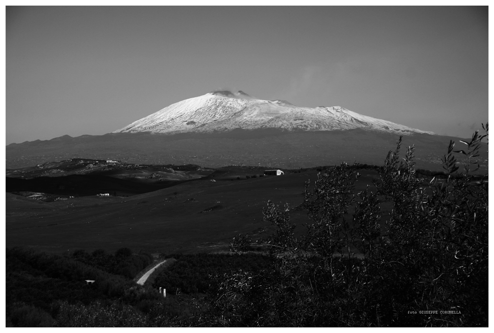 ETNA IN B/N