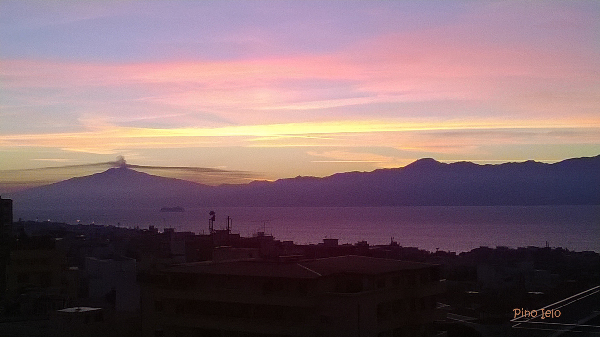 Etna - tramonto di colori bellissimi