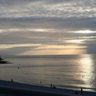 Etretat s'ensommeille, sous la caresse du soleil