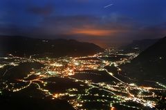 Etschtal - Blick auf das abendliche Meran