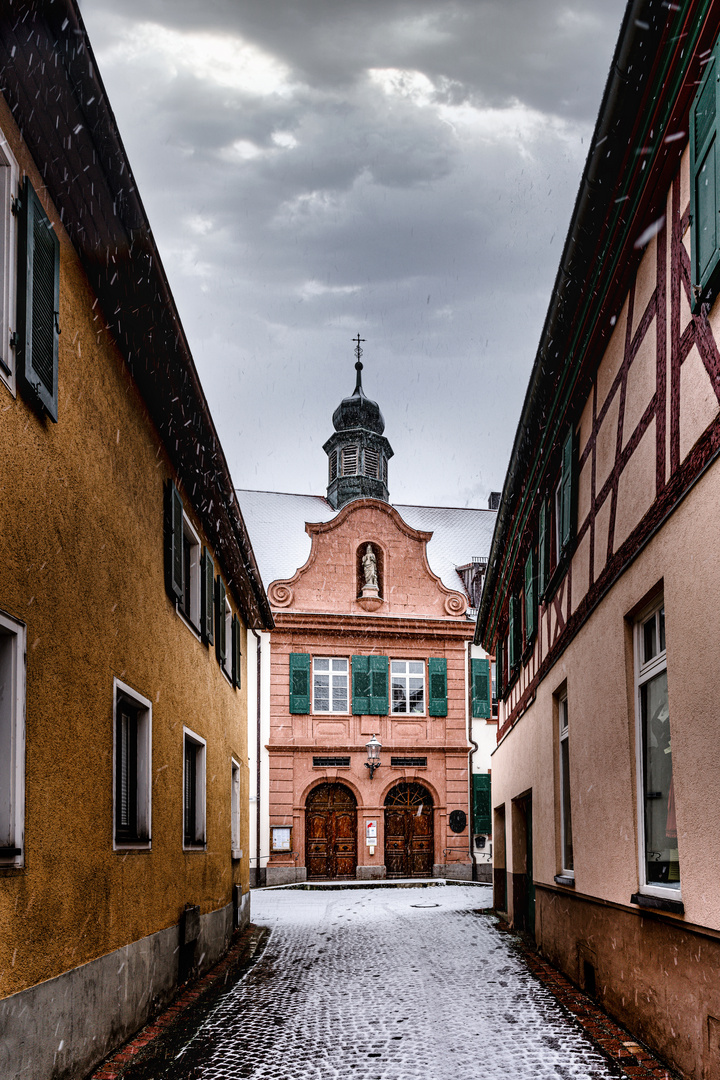 Ettenheim Spitalgasse mit Kirchenportal 