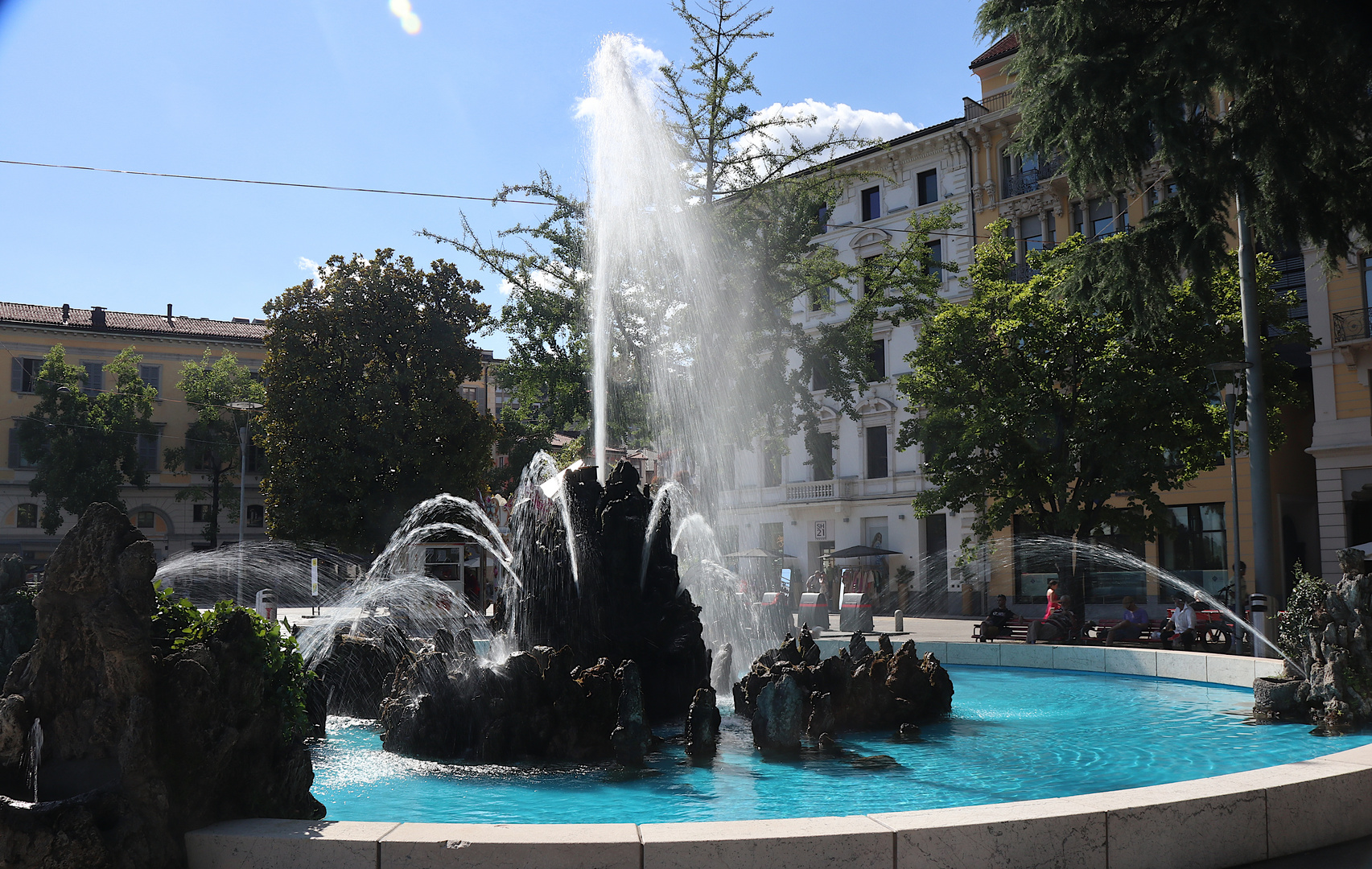 Etwas Abkühlung durch diesen Brunnen in Lugano