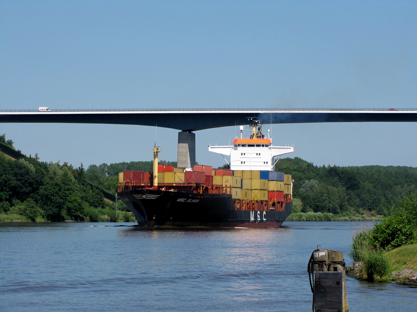 Etwas älter Container im Kanal