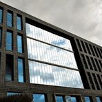 Etwas blauen Himmel hatten wir auch bei unserer Fototour durch den Osthafen von Berlin.