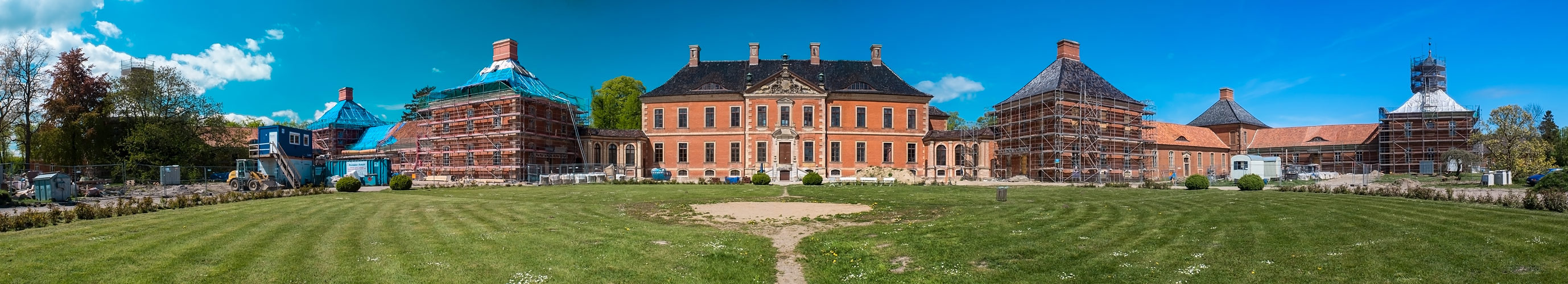 Etwas mehr Baustelle und Schloss